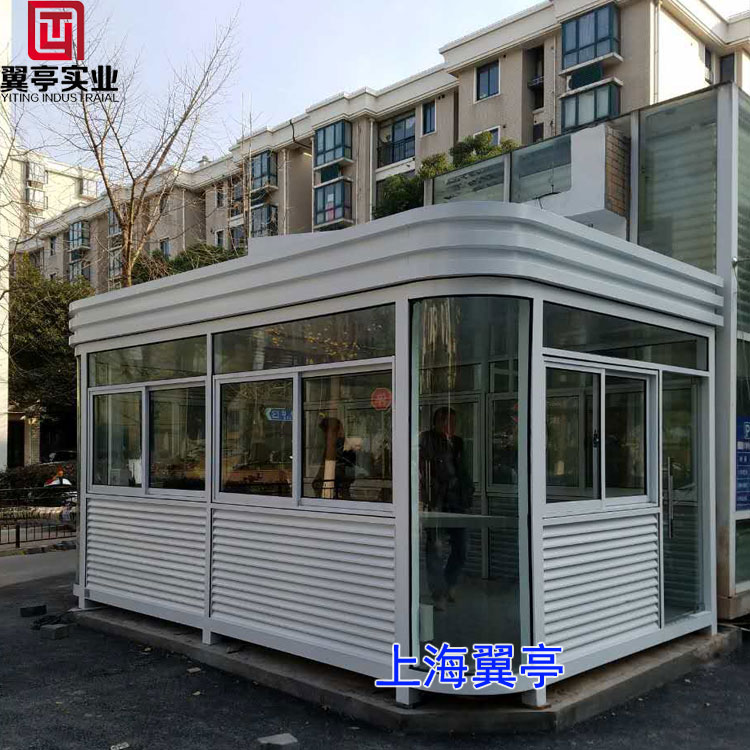 银色钢结构岗亭